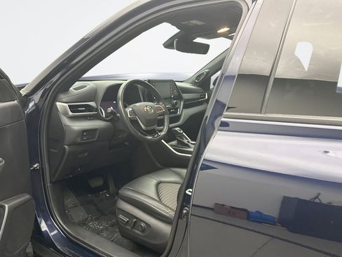 Used 2022 Toyota Highlander XSE image 10
