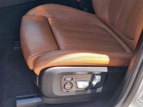 Used 2022 BMW X7 xDrive40i w/ M Sport Package AWD/4WD image 25
