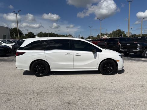 Used 2024 Honda Odyssey Sport image 3