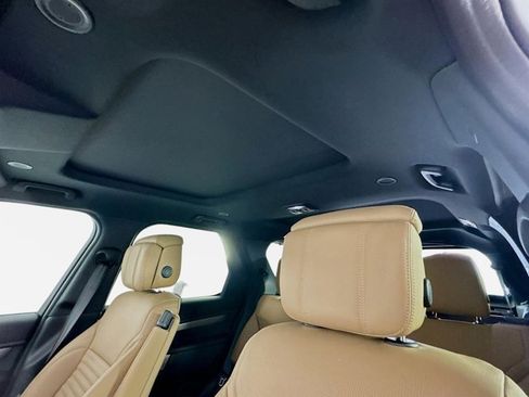 Used 2025 Land Rover Discovery Dynamic SE image 14