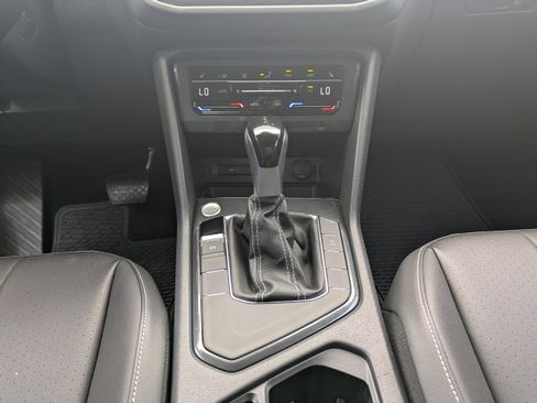 Certified 2023 Volkswagen Tiguan SE FWD image 19