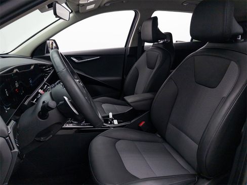 Used 2023 Kia Niro EX image 11