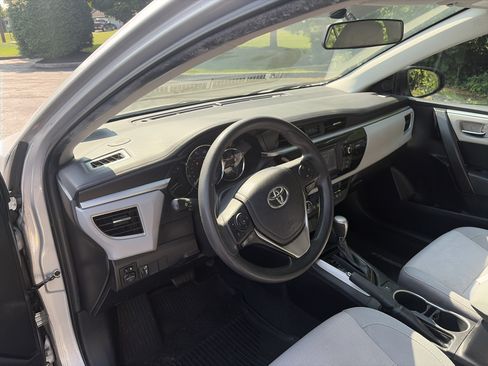 Used 2015 Toyota Corolla LE FWD image 16