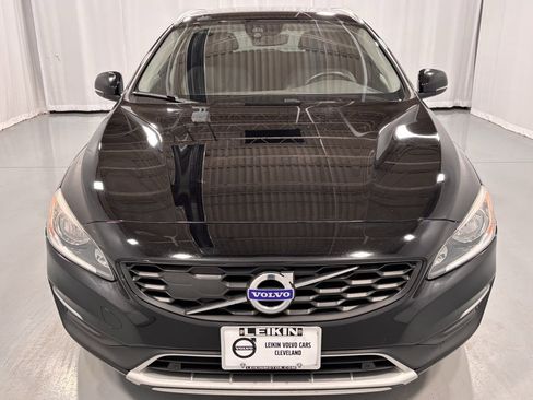 Used 2016 Volvo V60 T5 Cross Country w/ Convenience Package image 3