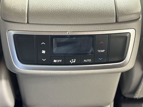 Used 2017 Toyota Highlander Limited AWD/4WD image 22