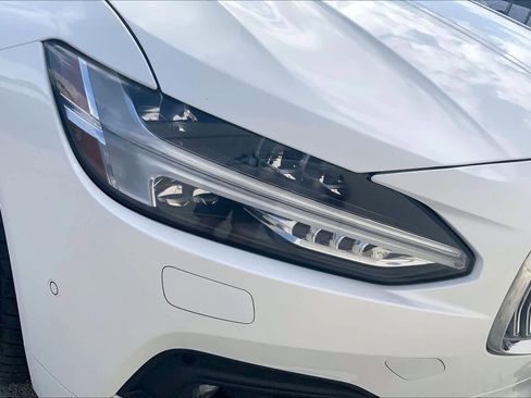 Used 2022 Volvo S90 B6 Inscription w/ Advanced Package image 32