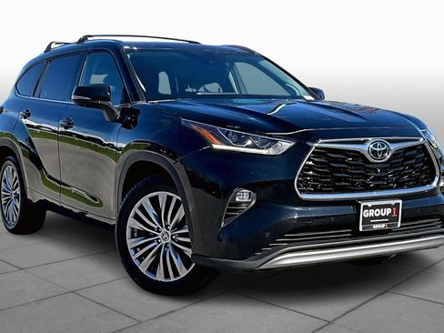 Used 2023 Toyota Highlander Platinum image 3