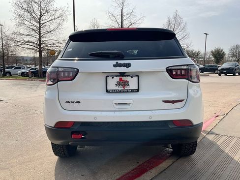 Used 2025 Jeep Compass Trailhawk image 7