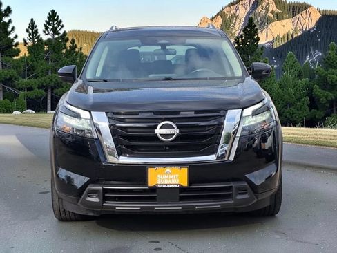 Used 2025 Nissan Pathfinder SV FWD image 3