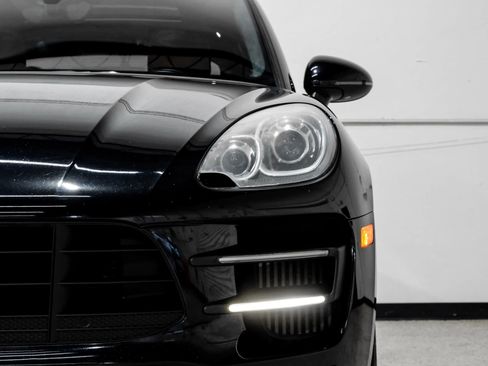Used 2017 Porsche Macan Turbo image 48
