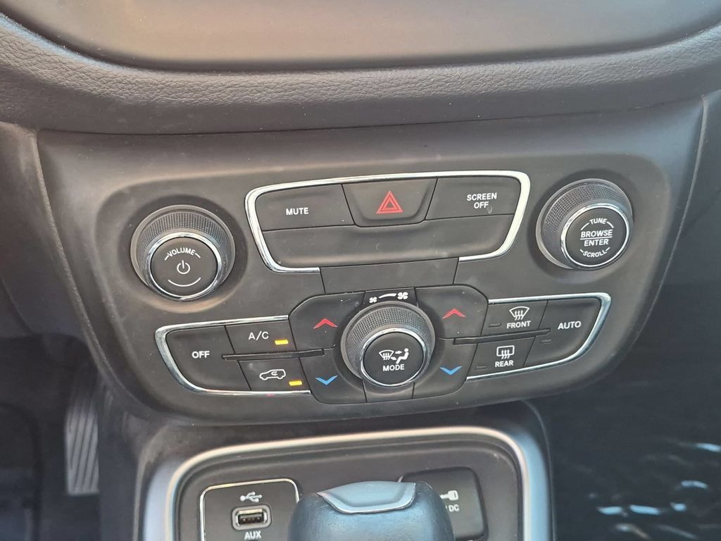 Used 2018 Jeep Compass Latitude w/ Popular Equipment Group FWD image 20