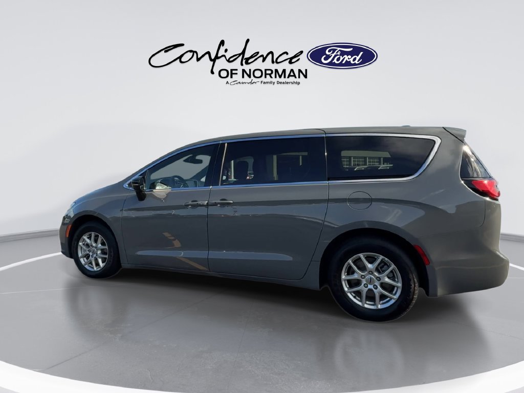 Used 2025 Chrysler Pacifica Select FWD image 6