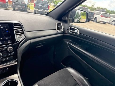 Used 2020 Jeep Grand Cherokee Altitude AWD/4WD image 28