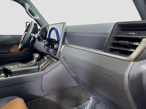 Used 2025 Lexus GX 550 w/ Cold Area Package AWD/4WD image 31