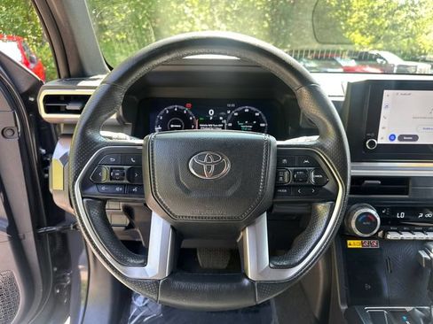 Used 2025 Toyota 4Runner TRD Off-Road AWD/4WD image 33