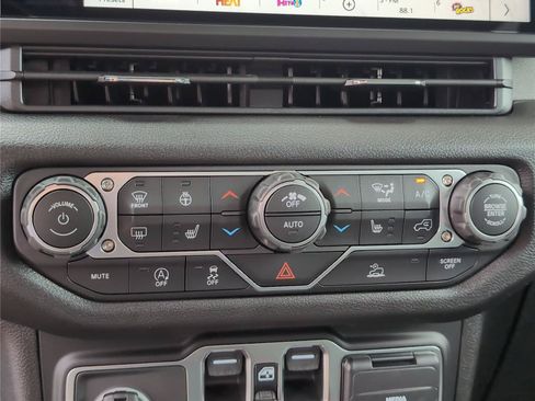 New 2026 Jeep Gladiator Sport AWD/4WD image 23