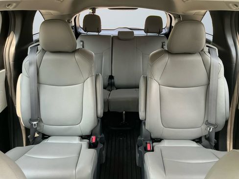 Used 2025 Toyota Sienna XLE w/ XLE Plus Package AWD/4WD image 14