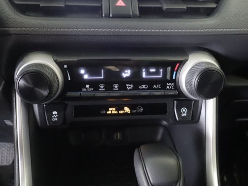 Used 2025 Toyota RAV4 LE AWD/4WD image 14