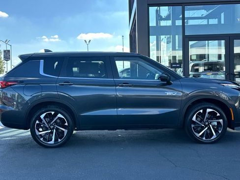 New 2025 Mitsubishi Outlander SE image 4