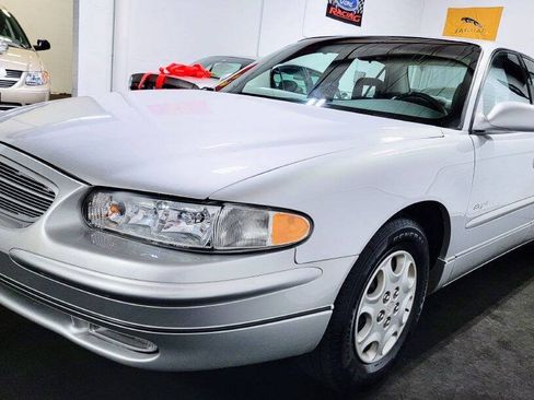Used 2001 Buick Regal LS w/ Premium Pkg FWD image 4