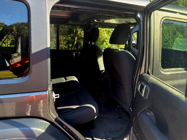 Used 2023 Jeep Wrangler Unlimited Sport AWD/4WD image 17