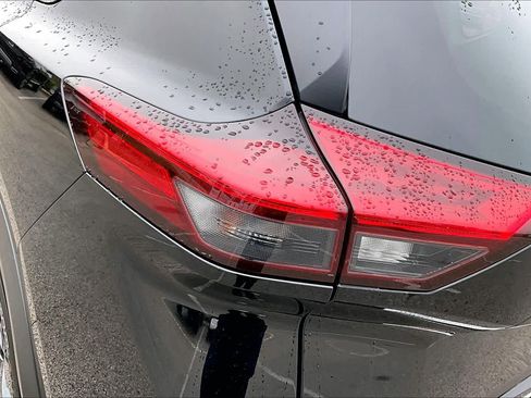 Used 2025 Nissan Rogue SV image 29