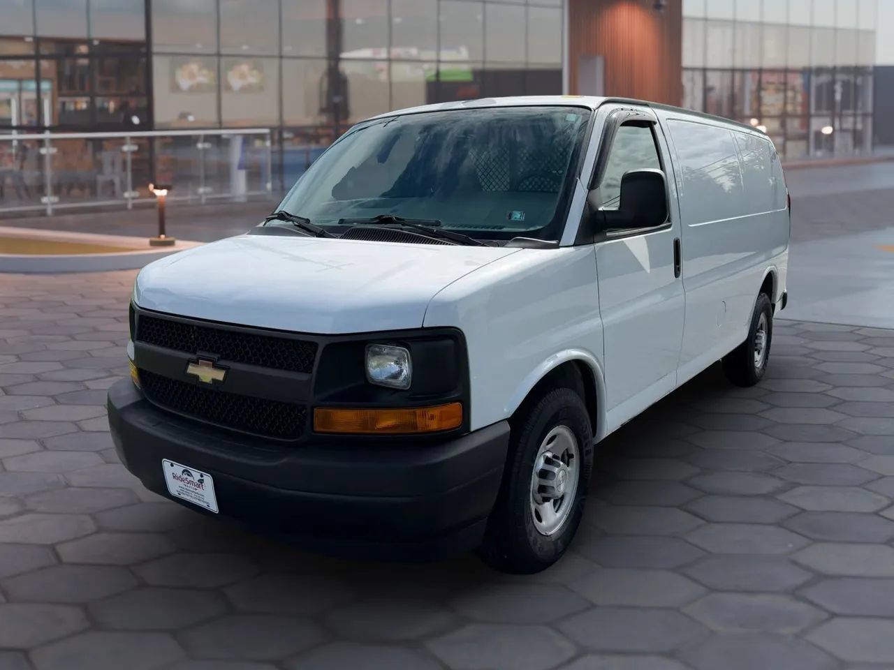 Used 2017 Chevrolet Express 2500 RWD image 6