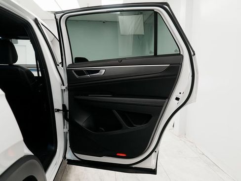 Used 2024 Volkswagen Atlas Cross Sport SE image 26