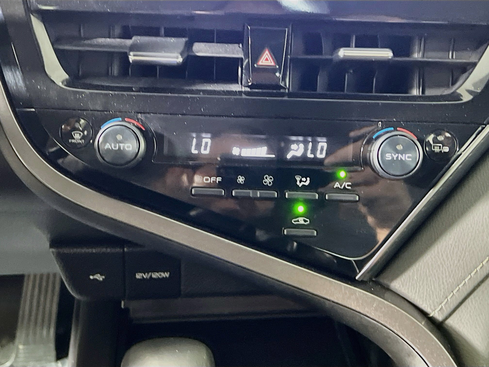 Used 2024 Toyota Camry SE w/ Convenience Package FWD image 26