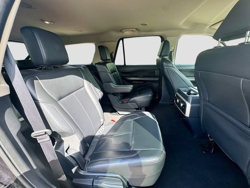 Used 2024 Ford Expedition XLT AWD/4WD image 29