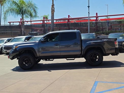 Used 2020 Toyota Tacoma TRD Off-Road w/ Technology Package AWD/4WD image 9