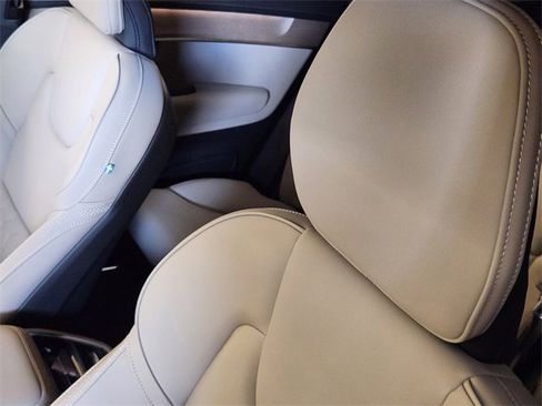 New 2026 Volvo XC90 B6 Plus w/ Protection Package Premier image 15
