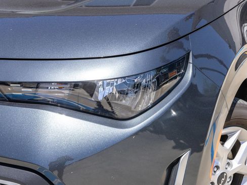 Used 2025 Kia Soul LX w/ LX Technology Package FWD image 8