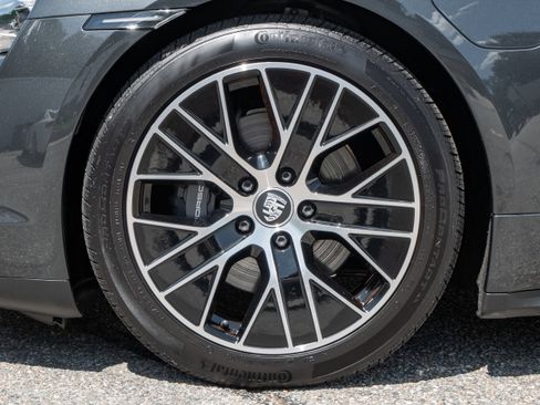 Used 2022 Porsche Taycan image 18