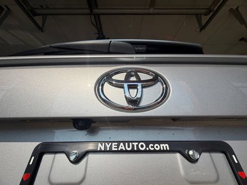 Used 2025 Toyota RAV4 XLE AWD/4WD image 43