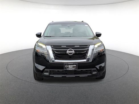 Used 2022 Nissan Pathfinder SV image 2
