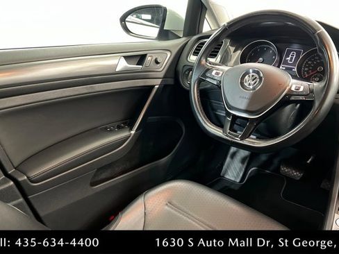 Used 2018 Volkswagen Golf SE image 11