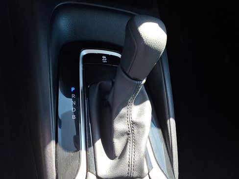 Used 2025 Toyota Corolla LE FWD image 17