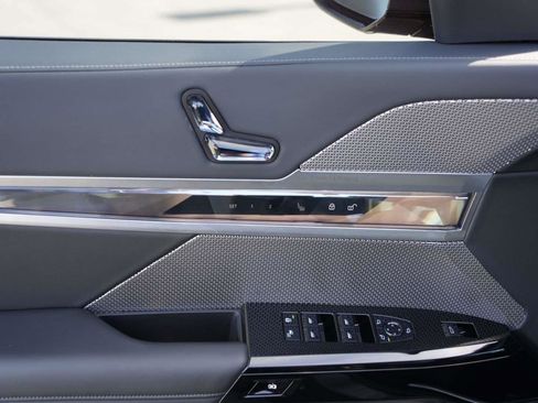 Certified 2023 BMW 740i 740i Sedan RWD w/ Parking Assistance Package image 14