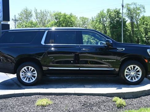 Used 2024 GMC Yukon XL SLT w/ SLT Premium Package AWD/4WD image 4