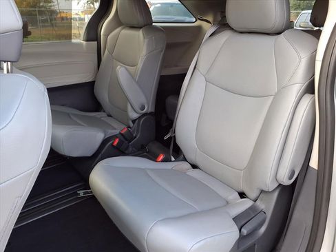 Used 2024 Toyota Sienna XLE image 17