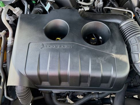 Used 2018 Ford Explorer XLT image 32