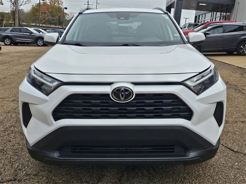 Used 2023 Toyota RAV4 XLE image 2