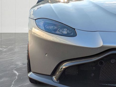 Used 2019 Aston Martin V8 Vantage Base image 14
