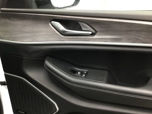 Used 2022 Jeep Grand Cherokee L Limited w/ Luxury Tech Group II image 24