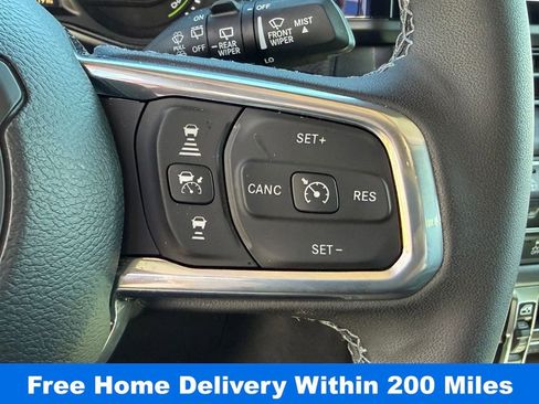 Used 2025 Jeep Wrangler Unlimited Sahara image 20