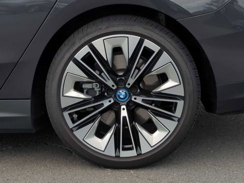 Used 2024 BMW i5 eDrive40i w/ Premium Package image 13