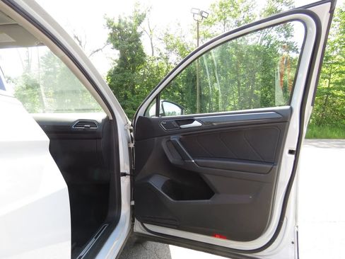 Used 2018 Volkswagen Tiguan SEL Premium AWD/4WD image 12