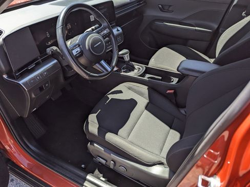 Used 2025 Hyundai Kona SEL FWD image 9