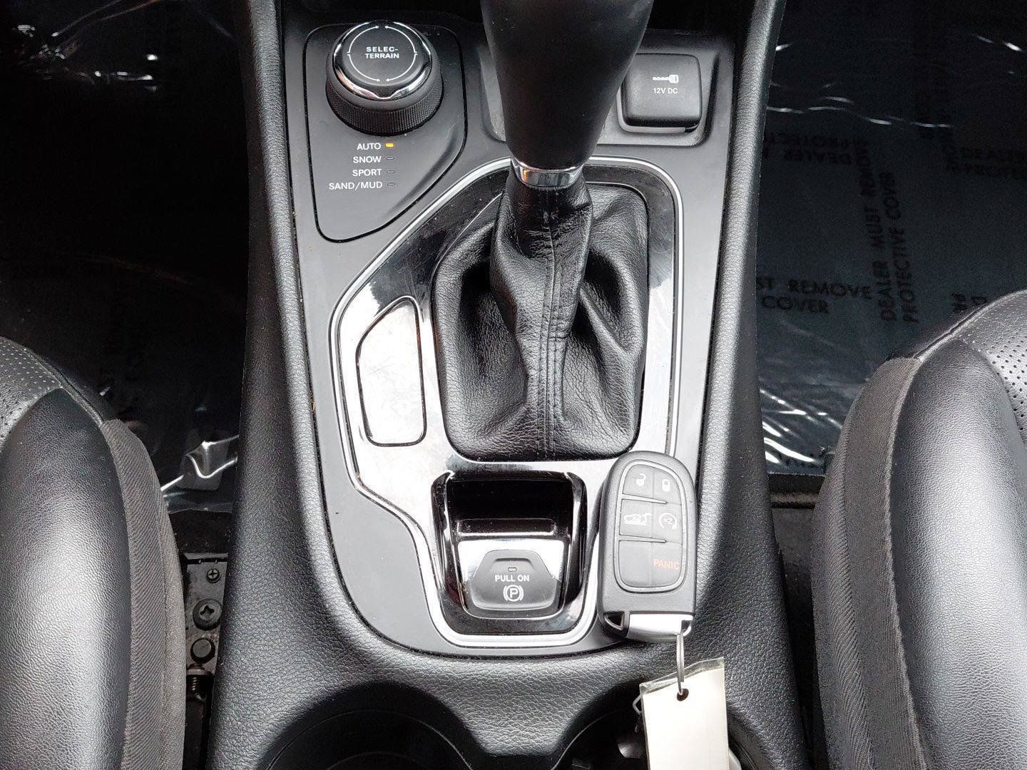 Used 2023 Jeep Cherokee Altitude Lux AWD/4WD image 27
